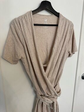 Kindred BravelyOrganic Cotton Skin to Skin Short Sleeve Wrap Top in Medium
